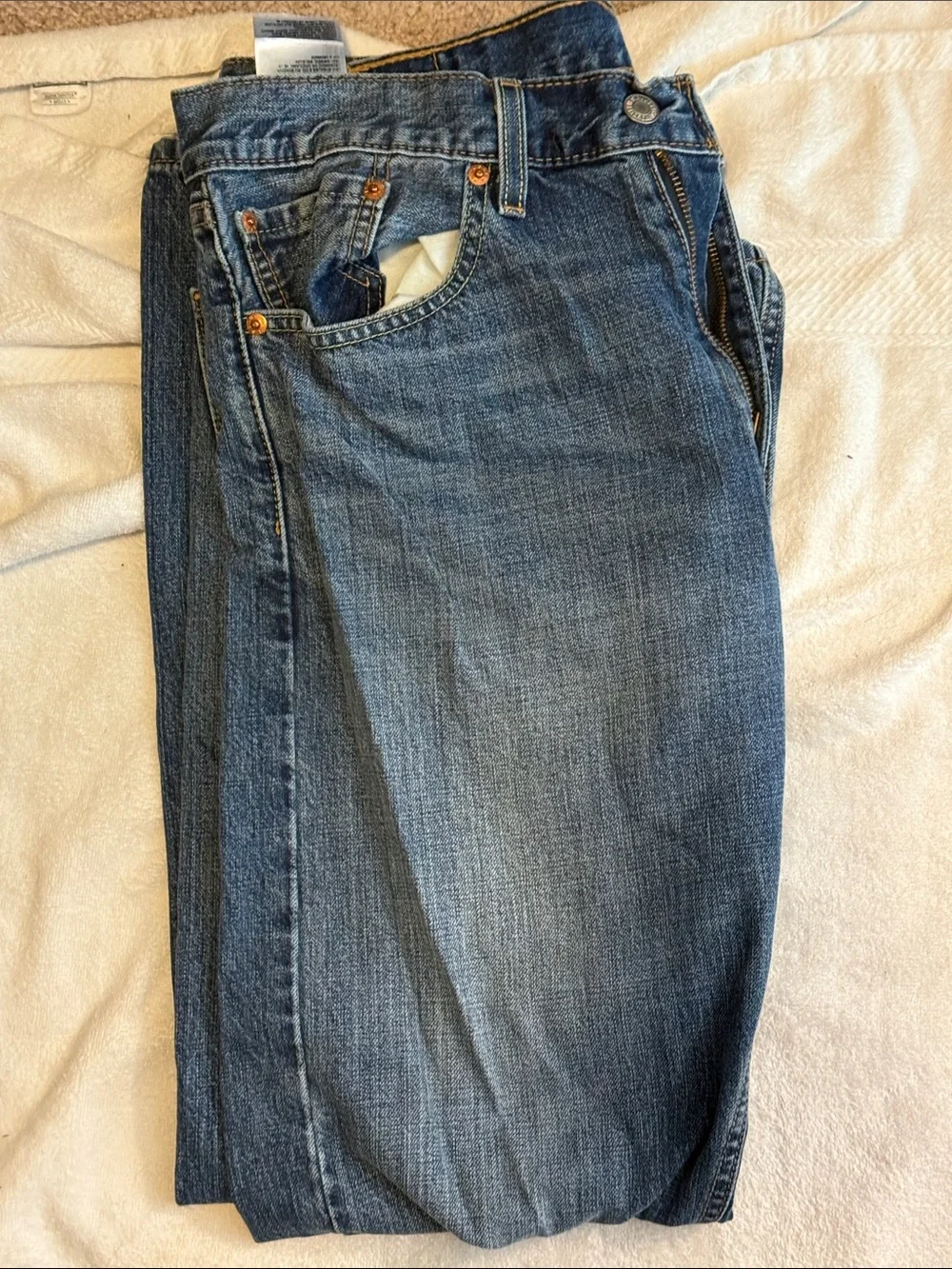 Levi's Men's Straight Leg Jeans in Medium Blue Denim - Picture 4 of 4